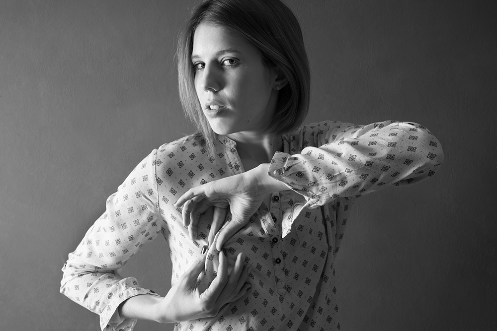 Frau vor dem Spiegel